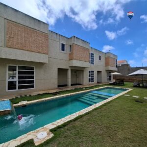 En Venta Town House en Mundo Nuevo, Los Robles - Isla de Margarita