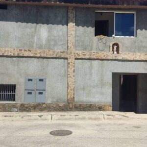 En Alquiler Amplio Apartamento en Los Robles